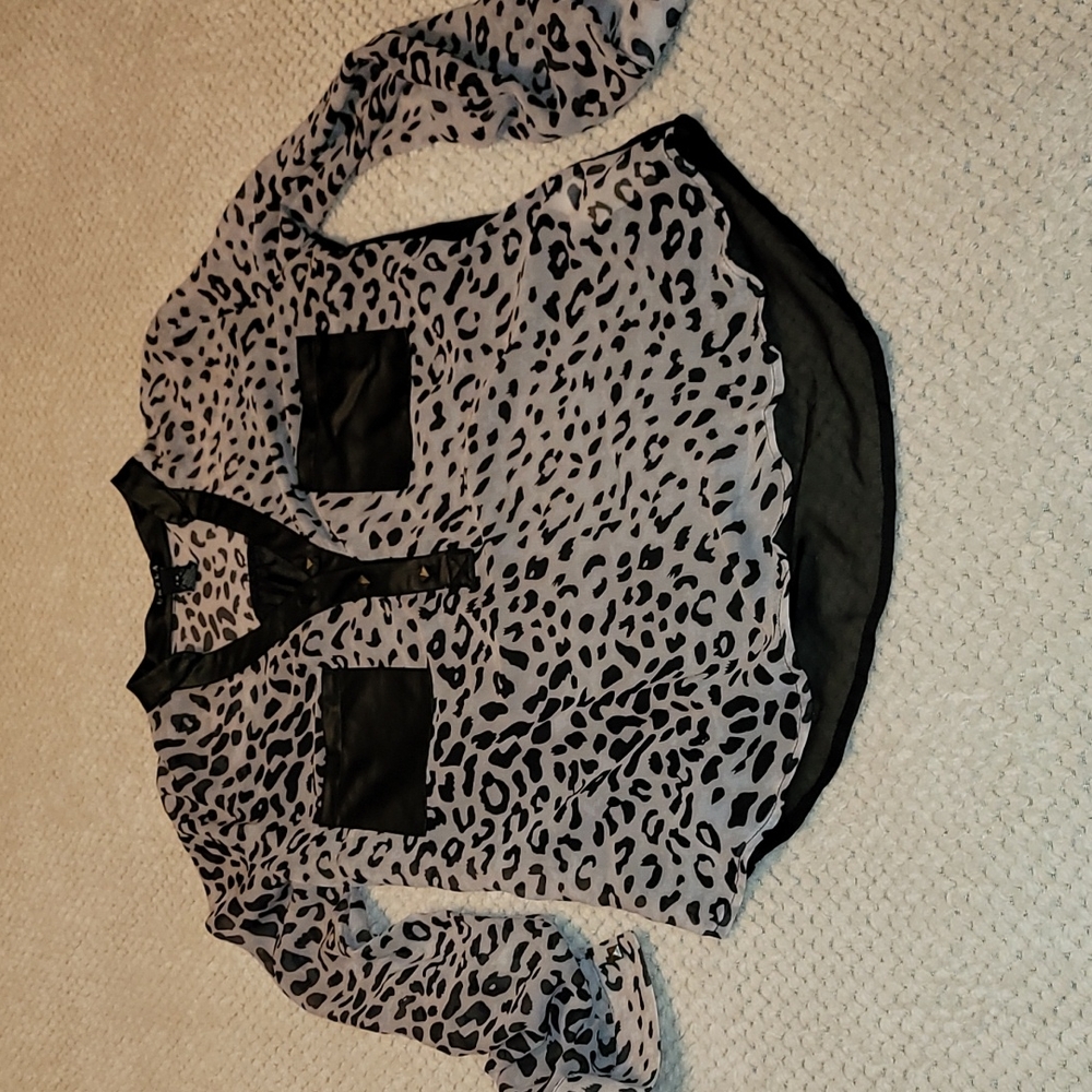 ⭐ 3 for $15 nwot Tiger Print and faux leather shirt